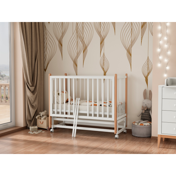 Кроватка детская Lunna Lika с маятником и колесами + быстросъемная стенка цвет: белый/ стойки бук Кроватка детская Lunna Lika с маятником и колесами + быстросъемная стенка цвет: белый/ стойки бук
