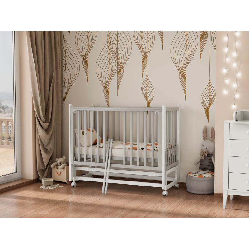 Кроватка детская Lunna Lika с маятником и колесами + быстросъемная стенка цвет: серый /стойки белые