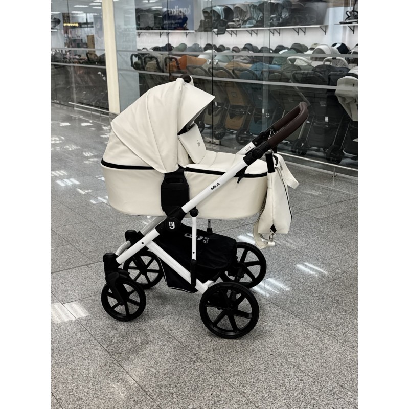 Коляска детская 2 в 1 Bjoy Mia LT кожа цвет: латте на белой раме 01 Коляска детская 2 в 1 Bjoy Mia LT кожа цвет: латте на белой раме 01