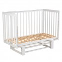 Детская деревянная кроватка Lea 2 с быстросъемной стенкой и маятником цвет: белый 0003167-04