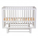 Детская деревянная кроватка Lea 2 с быстросъемной стенкой и маятником цвет: белый 0003167-04