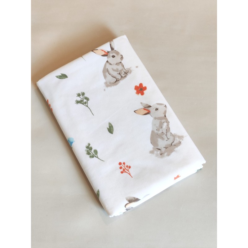 Непромокаемая многоразовая пеленка из ранфорса 60*90 см цвет: зайцы