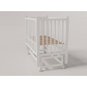 Кроватка детская Lunna Lika с маятником и колесами + быстросъемная стенка цвет: белый