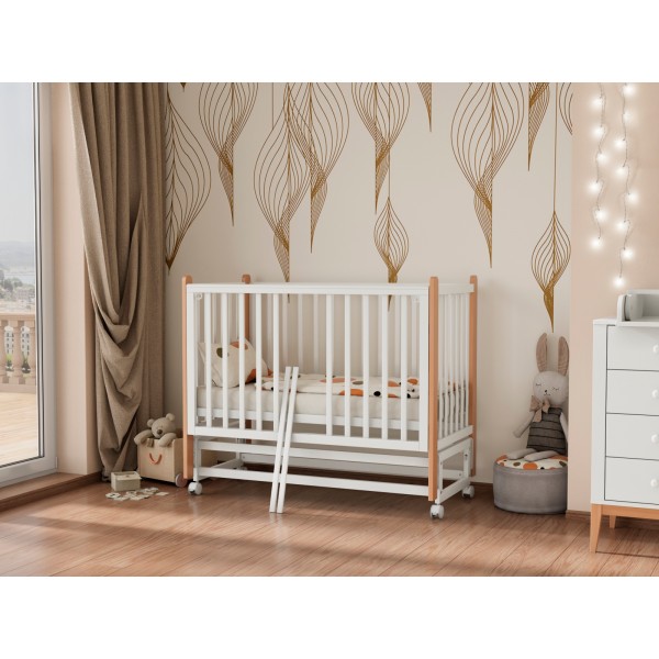 Кроватка детская Lunna Lika с маятником и колесами + быстросъемная стенка цвет: белый/ стойки бук